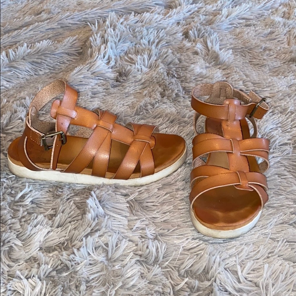 Strappy Leather Buckle Sandals